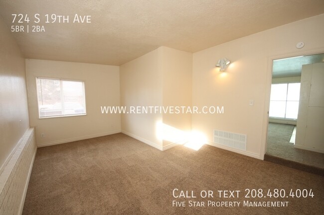 Building Photo - 724 S 19th Ave