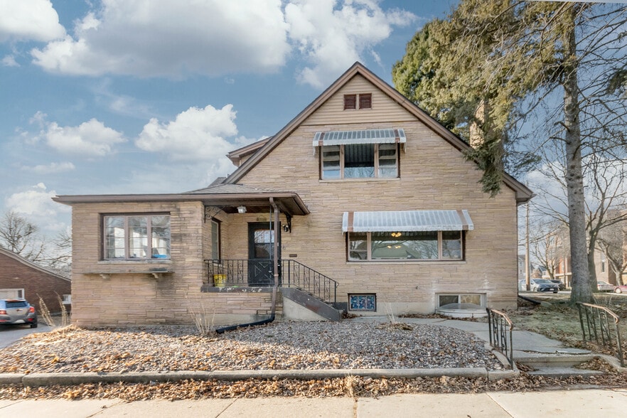 Building Photo - 302 S Brooks St