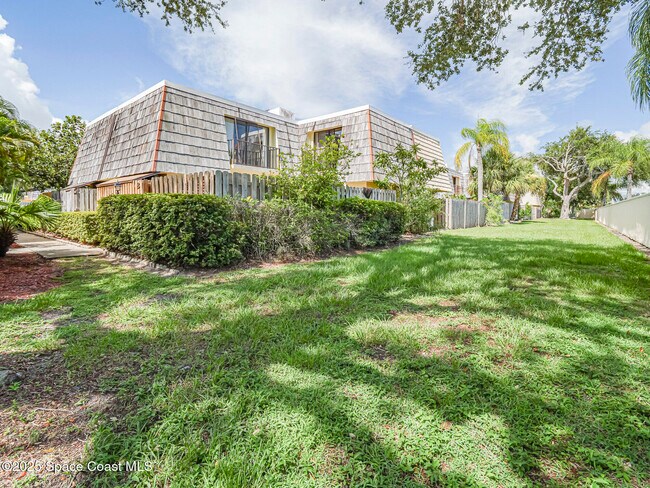 Building Photo - 1170 6th Ave