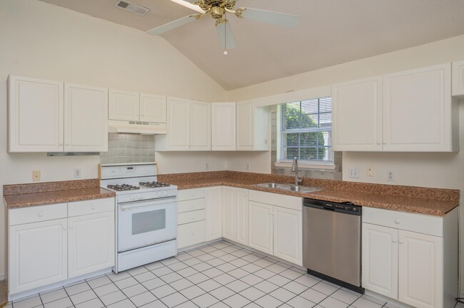 Building Photo - 437 S Shore Dr