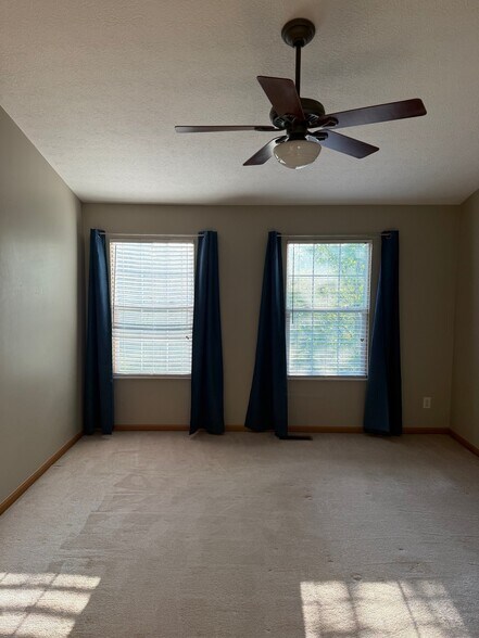 Master Bedroom - 6186 New Albany Rd W