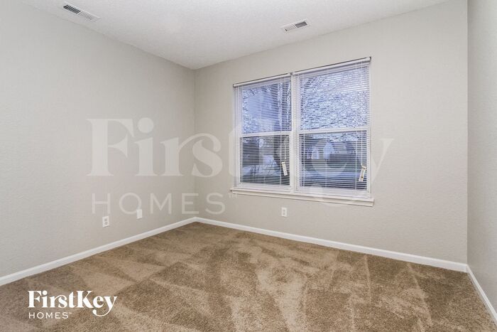 Building Photo - 4041 Magnolia Dr