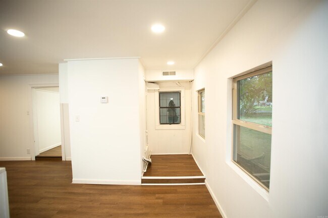 Building Photo - 13118 Old River Dr