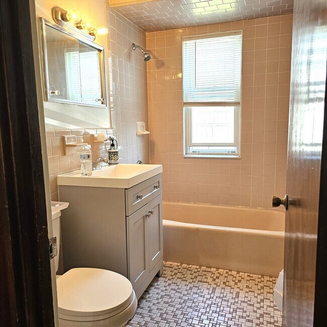 Building Photo - 248 N Beacon St