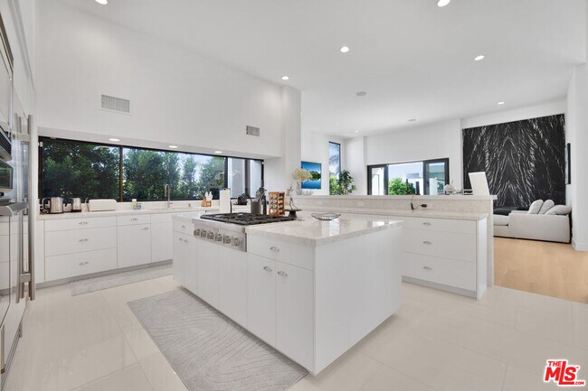 Building Photo - 30020 Morning View Dr