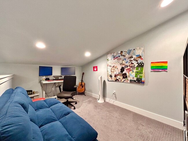 Building Photo - 930 E 54th St