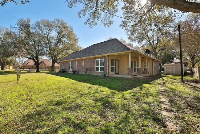 Building Photo - 2215 Penick Rd