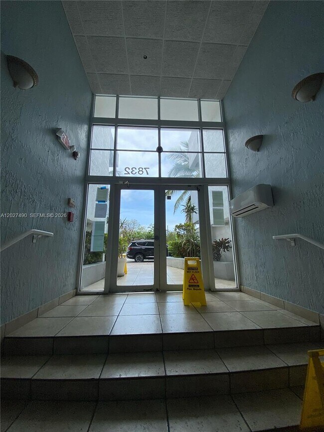 Building Photo - 7832 Collins Ave