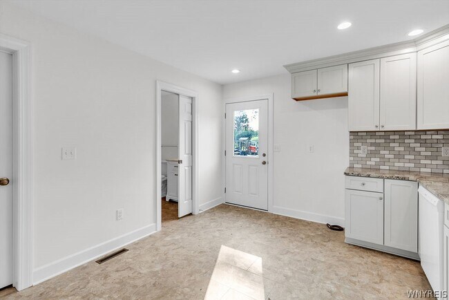 Building Photo - 4017 W River Pkwy