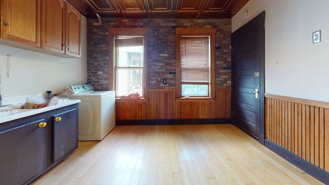 Building Photo - 12 Forest Hills St