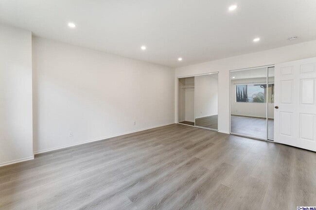 Building Photo - 731 E Cypress Ave