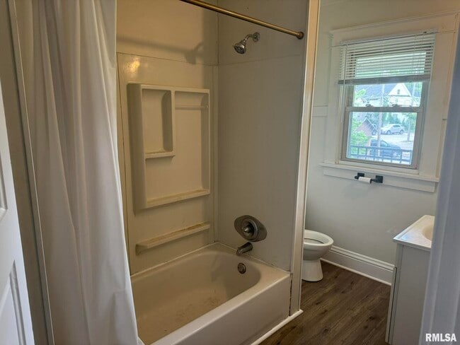 Building Photo - 711 16th St