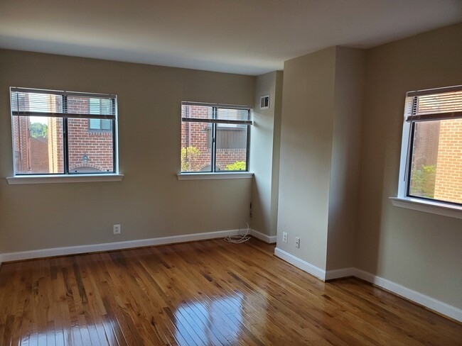 Building Photo - 1097 Paper Mill Ct
