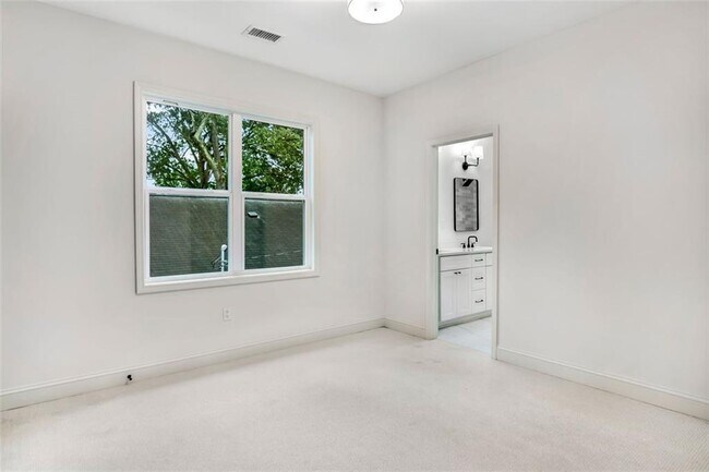Building Photo - 830 Gaston St SW