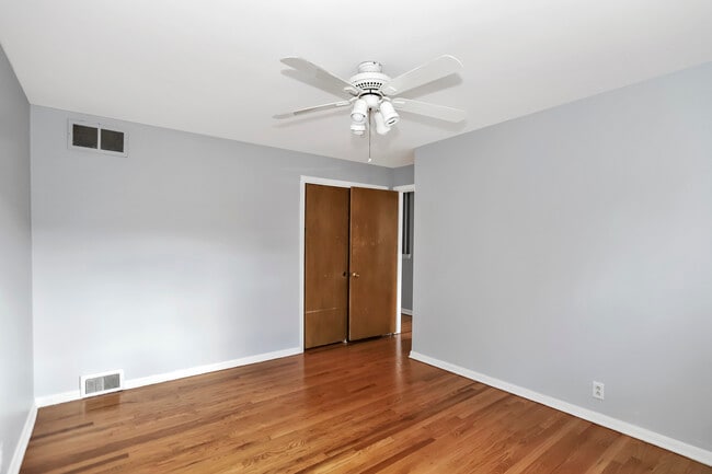 Building Photo - 4843 Elm St