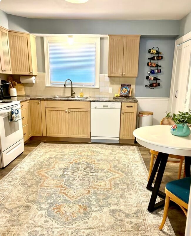 Building Photo - 236 E Carpenter Ave