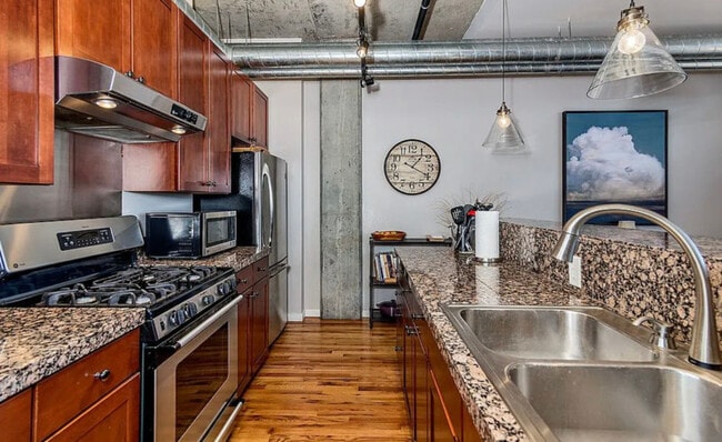 Building Photo - 3201 Shoshone St