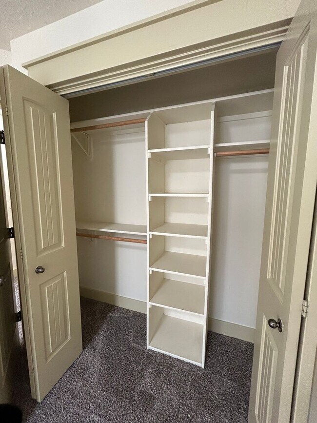 Building Photo - Boise Townhome Near BSU| EARLIER MOVE IN DATE UPON REQUEST