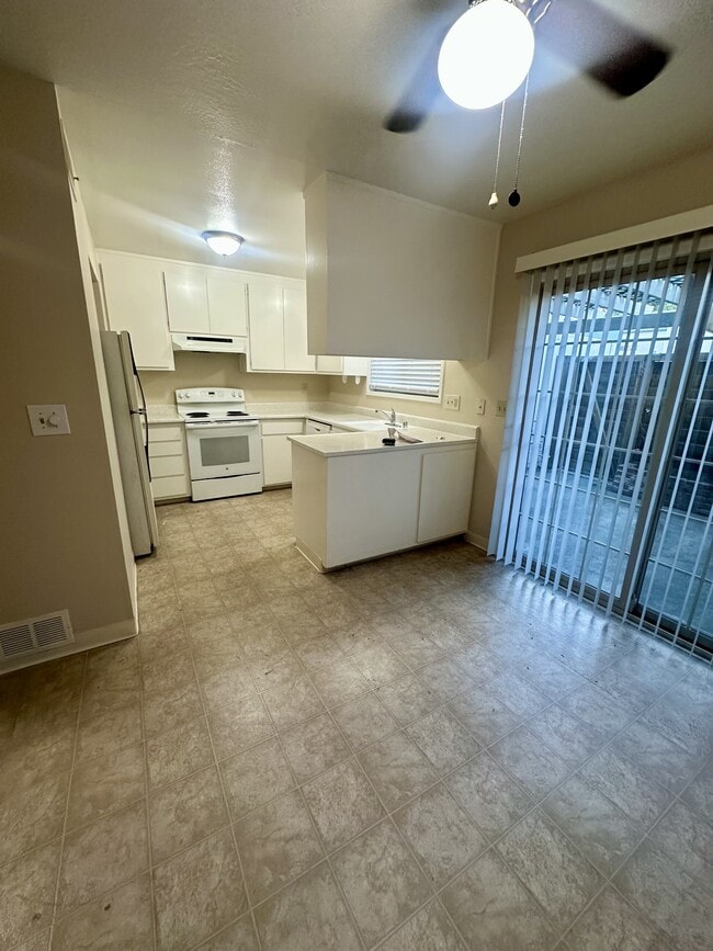 Building Photo - 3540 Northwood Dr.