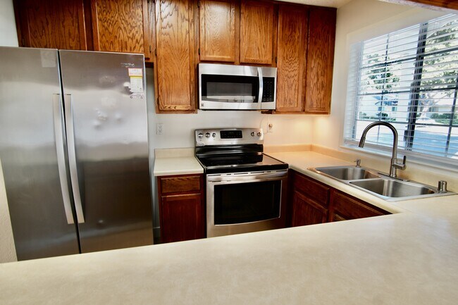 Building Photo - 4400 Sunrise Ct