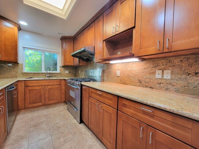 Building Photo - Updated Home in Palo Alto Available with Air Conditioning
