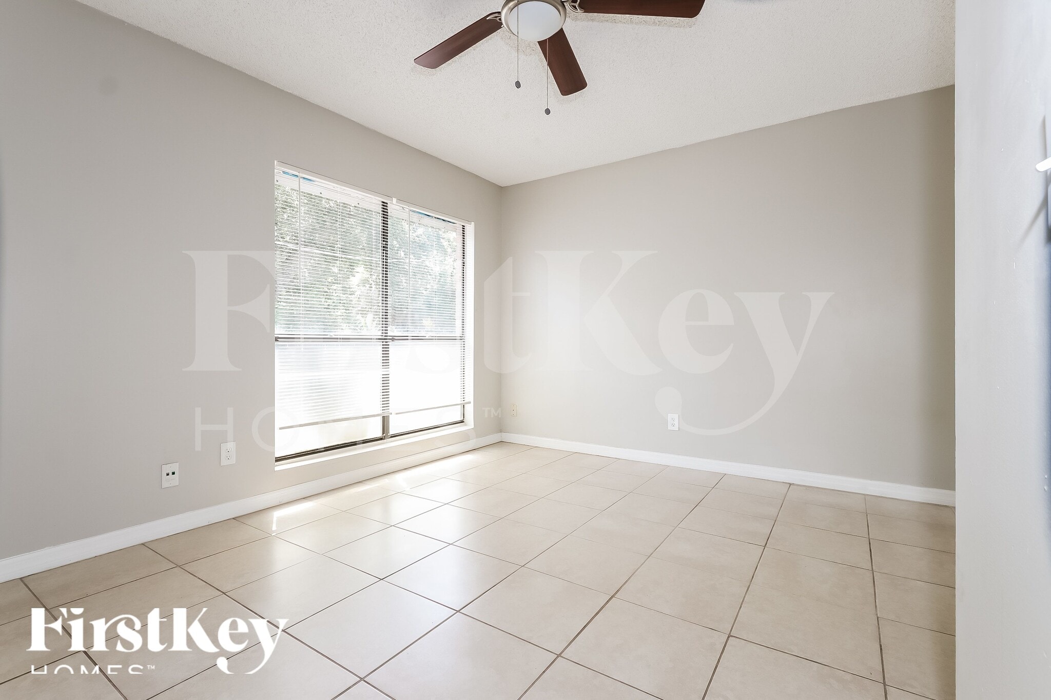 Building Photo - 438 SE Streamlet Ave