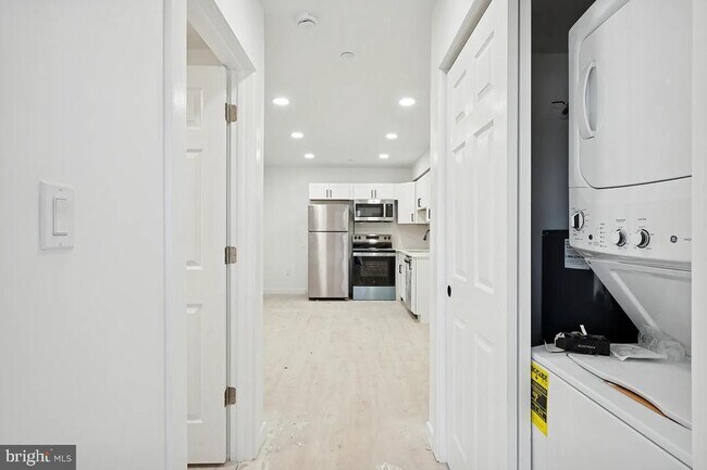 Building Photo - 52 N 51st St