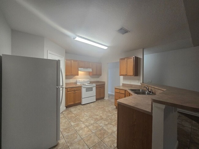 Building Photo - Brick Duplex 3/2 Home on Grandview