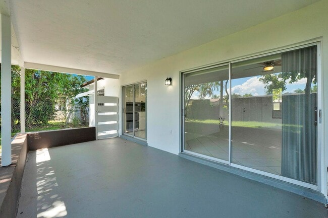 Building Photo - Sunrise Gem: Updated 2-Bed, 2-Bath with Ga...
