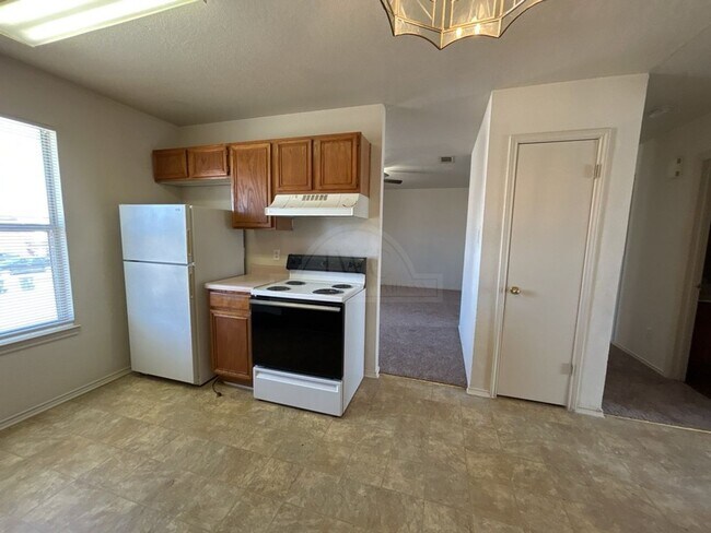 Building Photo - 1702 Benttree Dr