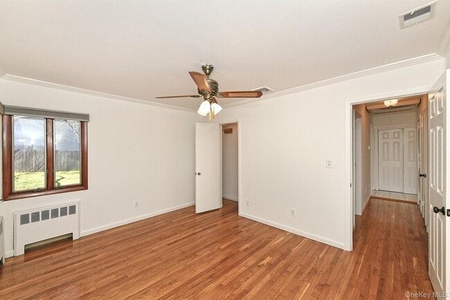 Building Photo - 110 Dix Hills Rd