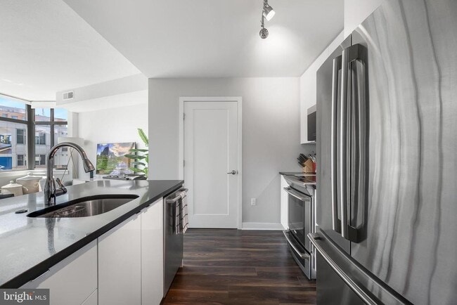 Building Photo - 460 New York Ave NW