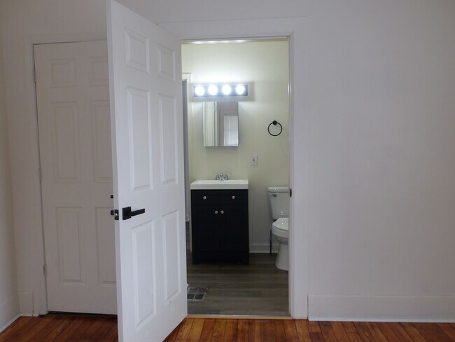 Building Photo - Remodeled 3BR/1BA House off of Taylor Blvd.