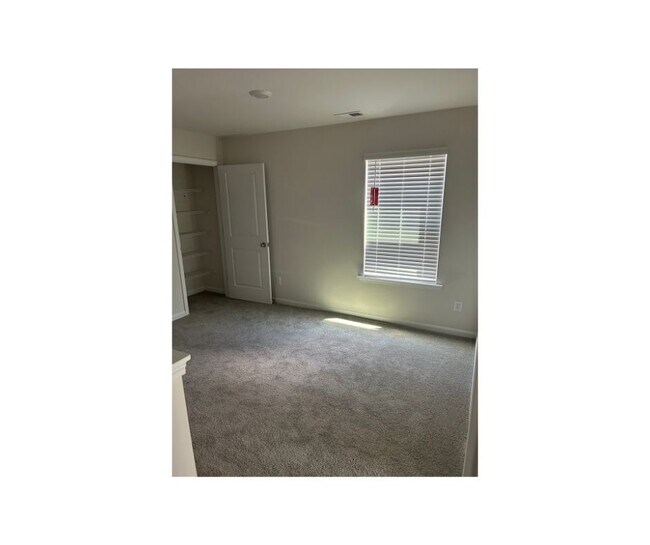 Building Photo - 1215 37th Ave Lane NE