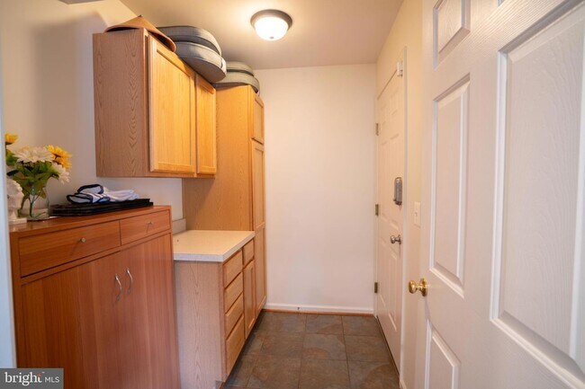 Building Photo - 10955 Southcoate Village Dr