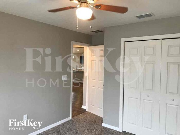 Building Photo - 2600 Sanderling St