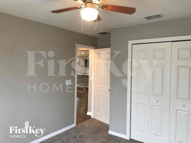 Building Photo - 2600 Sanderling St