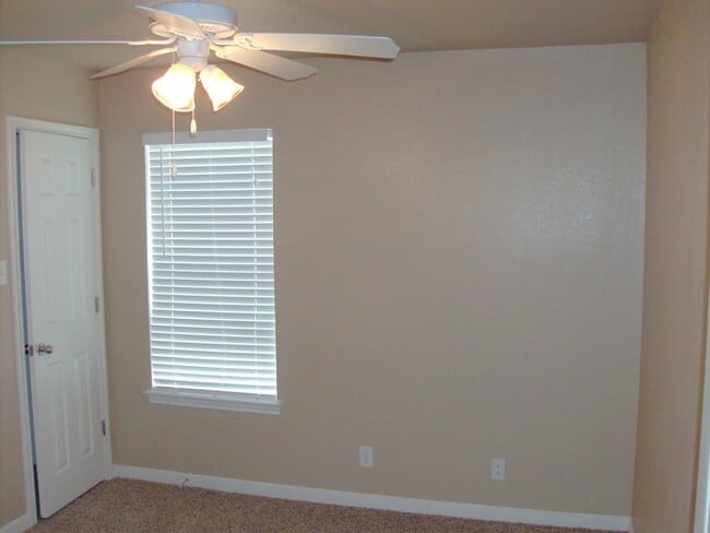 Building Photo - 4903 Heather Ln