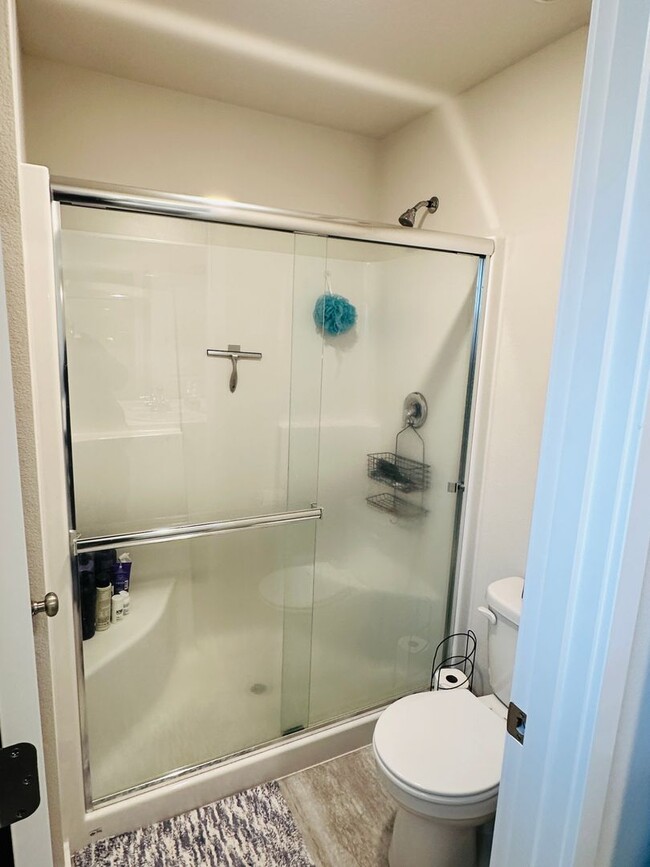 Building Photo - Beautiful Nearly New Ridgefield Home