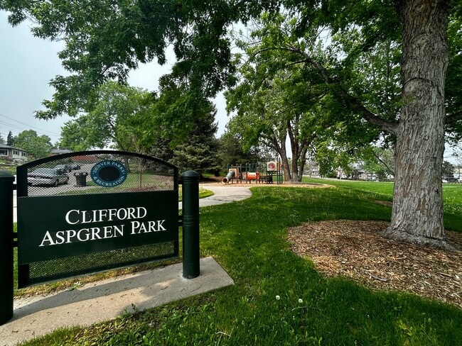 Building Photo - $0 DEPOSIT OPTION. Quaint 2 Bed, 1 Bath Ra...
