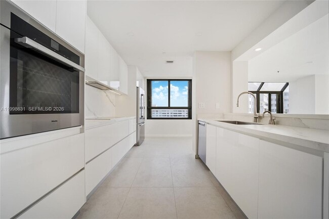 Building Photo - 251 Crandon Blvd