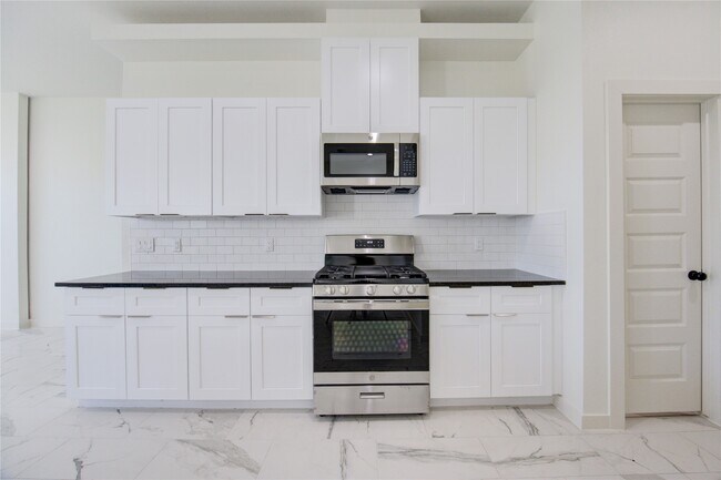 Building Photo - 2914 El Fenice Ln