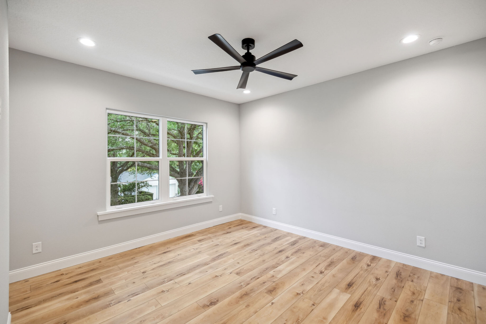 Building Photo - 444 Delaney Park Dr