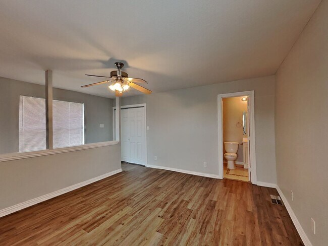 Building Photo - Coming Soon! 4BR/3BA | Newly Renovated Single Family Home | Fenced  yard | In Grand Prairie!