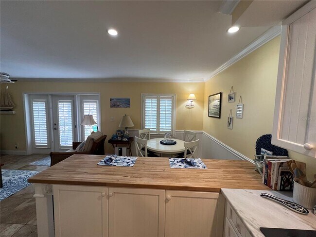 Building Photo - 5164 Beach Dr SE