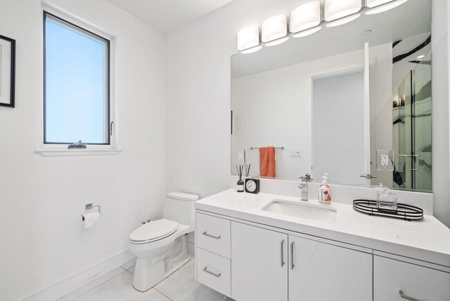 Building Photo - 7778 Laguna Heights Ct