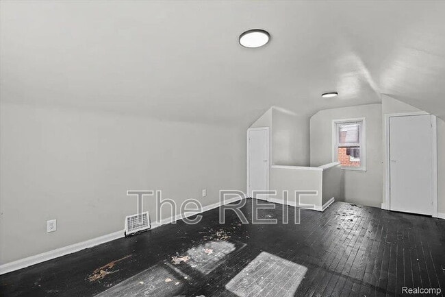 Building Photo - 20045 Greenlawn St