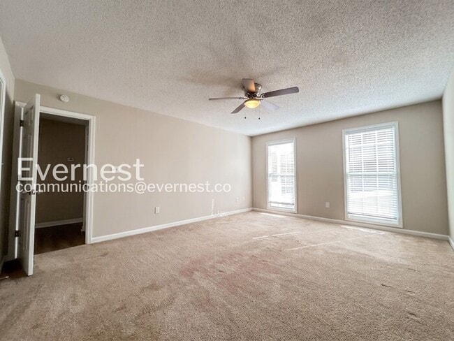 Building Photo - 321 Sadler Dr