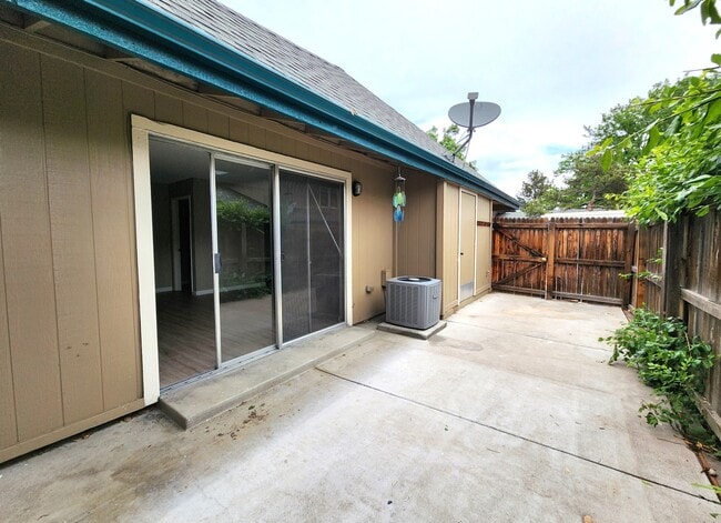 Building Photo - 5908 S Willow Way