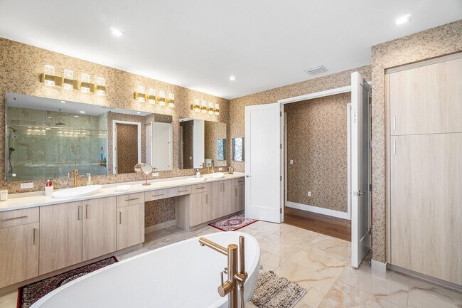 Building Photo - 8233 Crystal Downs Ave